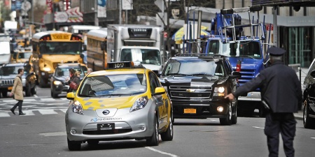 Hà Nội 'đếm ngược' 5 năm để chuyển toàn bộ taxi chạy xăng sang điện