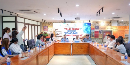 Truyền lửa nghề báo cho thế hệ trẻ