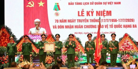 Bảo tàng Lịch sử Quân sự Việt Nam đón nhận Huân chương Bảo vệ Tổ quốc hạng Ba