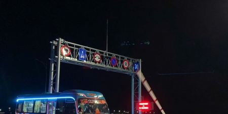Phương tiện lưu thông nhanh chóng trong ngày đầu thu phí 5 dự án cao tốc Bắc - Nam phía Đông