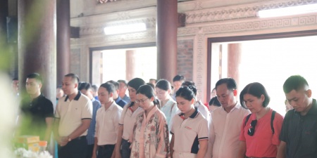 Tạp chí điện tử Thương hiệu và Pháp luật dâng hương tại Nghĩa trang liệt sĩ Việt - Lào, Truông Bồn