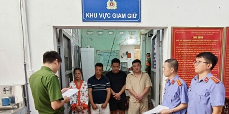 Tạm giữ hình sự 4 đối tượng trong vụ hành hung tài xế taxi ở Quảng Ninh