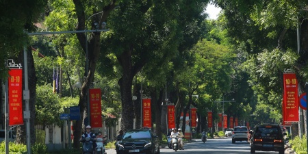 Hà Nội rực rỡ sắc đỏ chào mừng 72 năm Ngày Giải phóng Thủ Đô 10/10