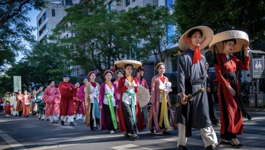 Ấn tượng ngày hội diễu hành Áo dài Du lịch Hà Nội 2025