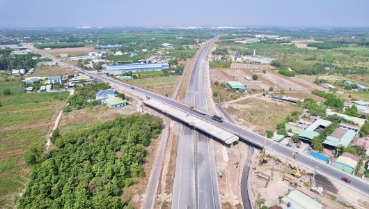 Cận cảnh đoạn cao tốc Biên Hòa - Vũng Tàu sẵn sàng khai thác trước Tết Bính Ngọ