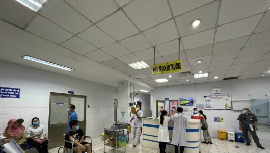 Hà Nội: Không để bác sĩ đưa bệnh nhân BHYT sang khám theo yêu cầu