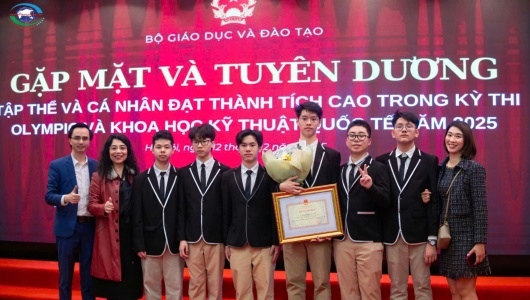 Nam sinh trường tư thục đầu tiên của Việt Nam được Huy chương Vàng Toán học tại Olympic Quốc tế 2025