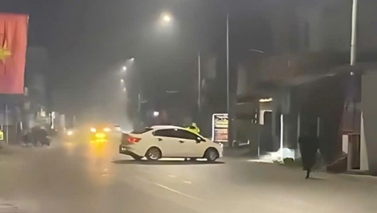 Thái Nguyên: Lái xe ô tô vi phạm nồng độ cồn lao thẳng vào Cảnh sát giao thông khi bị dừng xe