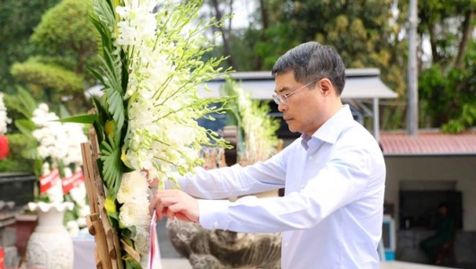 Thủ tướng Lê Minh Hưng dâng hương tại Di tích Ngã ba Đồng Lộc