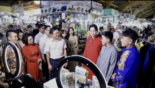 Từ 1/7, KOL, KOC livestream bán hàng phải chịu trách nhiệm đến đâu?
