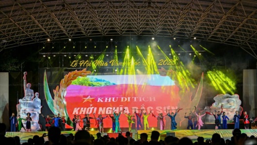 Khai mạc Lễ hội “Mùa vàng Bắc Sơn năm 2025” và đón nhận giải thưởng “Làng du lịch tốt nhất năm 2025”