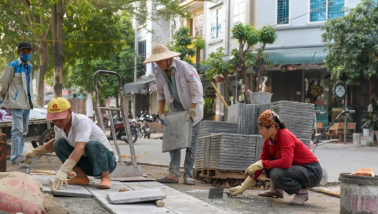 Hà Nội siết yêu cầu lắp hệ thống phun sương giảm bụi, tạm ngừng cấp phép đào đường dịp cuối năm