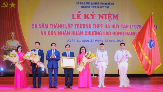 Nghệ An: Trường THPT Hà Huy Tập kỷ niệm 50 năm thành lập, đón nhận Huân chương Lao động hạng Nhất