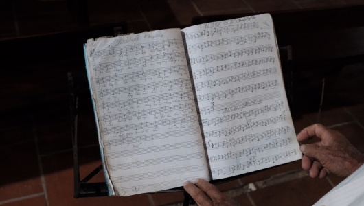 Người “thổi hồn” âm nhạc qua những cây đàn vĩ cầm 