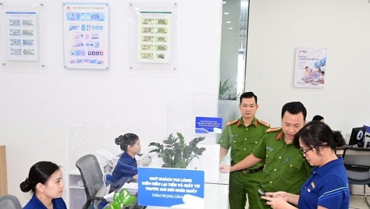 Từ 1/1/2026, ngừng dùng hộ chiếu giao dịch ngân hàng