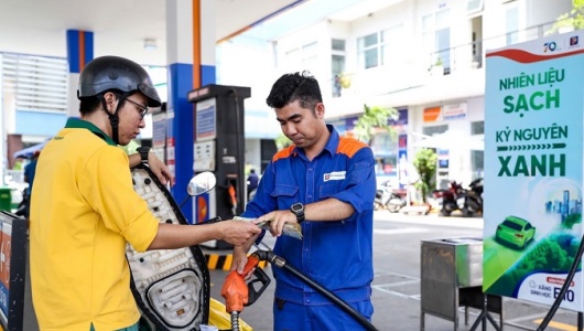 Giá xăng giảm tiếp, về sát mốc 19 nghìn đồng/lít