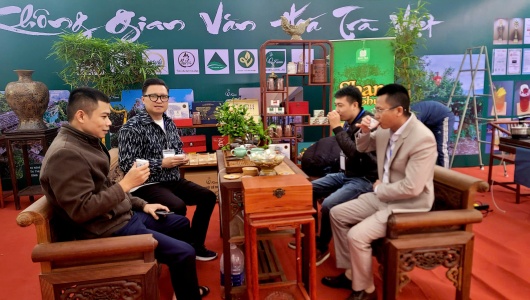 Ly trà giữa hội chợ và hành trình đi tìm hồn Việt trong sương núi Suối Giàng