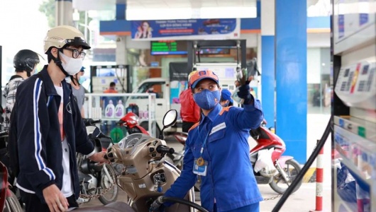Giá xăng dầu trong nước sẽ được điều chỉnh sớm hơn 1 ngày