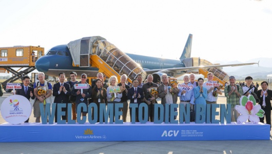 Điện Biên đón 184 du khách trên chuyến bay “xông đất” đầu năm 2026, mở đầu chuỗi kích cầu du lịch