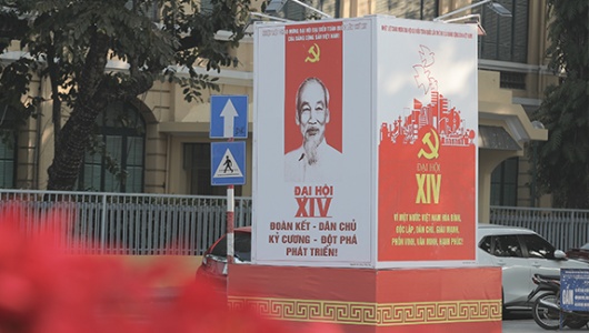 Hà Nội rực rỡ cờ hoa hướng tới sự kiện chào mừng Đại hội XIV của Đảng