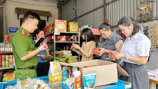 Bộ NN&MT yêu cầu siết chặt kiểm tra an toàn thực phẩm dịp Tết Bính Ngọ