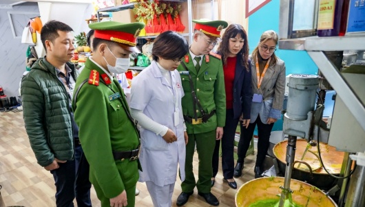 Bộ NN&MT yêu cầu siết chặt kiểm tra an toàn thực phẩm dịp Tết Bính Ngọ