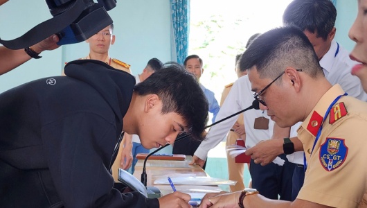 Phó Thủ tướng yêu cầu Bộ Công an đổi mới toàn diện công tác sát hạch và cấp GPLX