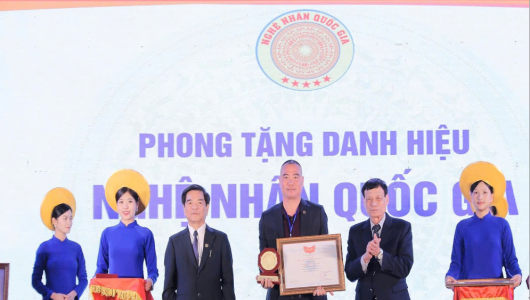 Nghệ nhân Quốc gia Ngô Doãn Quý và sự kết hợp độc đáo giữa gốm sứ cổ và bonsai cây cảnh nghệ thuật