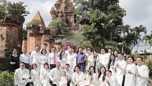 Trồng cây bồ đề hạnh phúc - ước nguyện bình an của 80 cặp đôi tham gia 'Vietnam Happy Fest 2025'