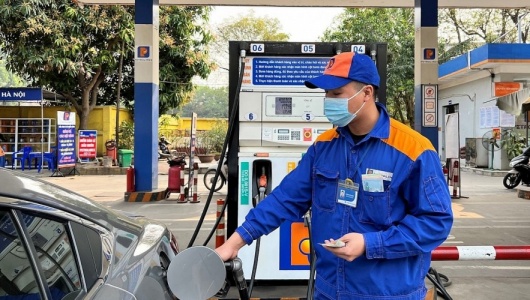 Giá xăng giảm nhẹ, dầu tăng mạnh từ 15h chiều nay