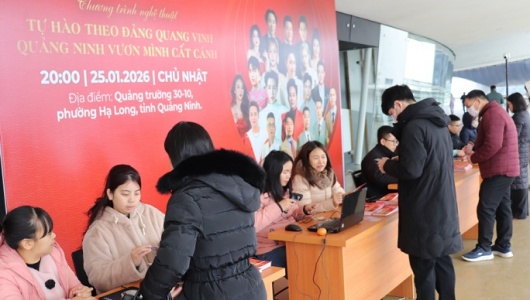 Người dân háo hức đổi vé Concert Quảng Ninh