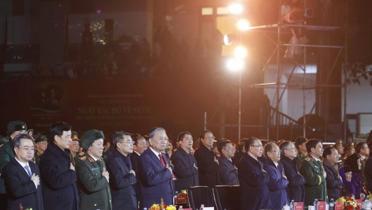 Lãnh đạo Đảng, Nhà nước dự cầu truyền hình kỷ niệm 85 năm Ngày Bác Hồ về nước