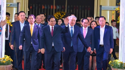 Thủ tướng Phạm Minh Chính dự Lễ bế mạc Hội chợ Mùa Xuân lần thứ nhất năm 2026, vinh danh 64 đơn vị tiêu biểu