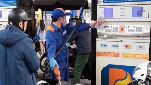 Giá xăng dầu đồng loạt tăng mạnh, dầu hỏa tăng hơn 7.000 đồng/lít