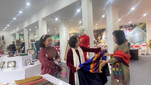 Chuyển đổi số làng nghề Hà Nội: 'Đòn bẩy' đưa sản phẩm truyền thống vươn tầm quốc tế