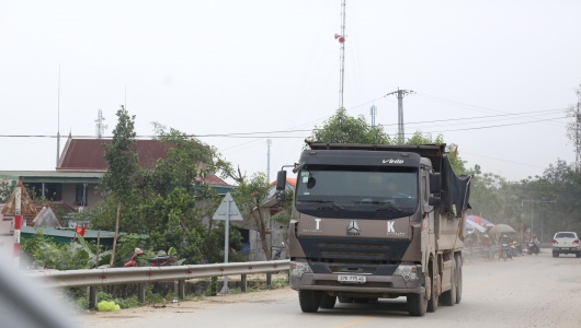 Nghệ An tăng cường kiểm tra, tổng rà soát hơn 2.200 xe tải trên 15 tấn