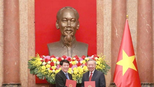 Bàn giao công tác giữa Tổng Bí thư, Chủ tịch nước Tô Lâm và nguyên Chủ tịch nước Lương Cường