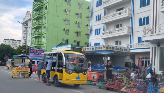 Yêu cầu người lái xe điện ở Khu du lịch Hải Tiến phải có bằng lái B2 trở lên