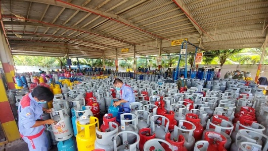 Thị trường gas hạ nhiệt, giá bán lẻ giảm mạnh tới 30.000 đồng/bình 12kg