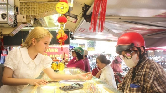 Giá vàng hôm nay 17/4: Vàng SJC và nhẫn trơn giảm tiếp