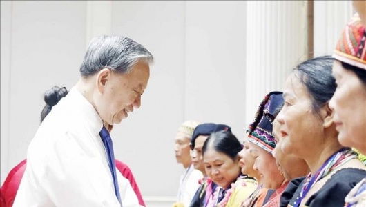 Tổng Bí thư, Chủ tịch nước Tô Lâm gặp mặt người có uy tín tiêu biểu, khẳng định vai trò “cột mốc sống” của văn hóa