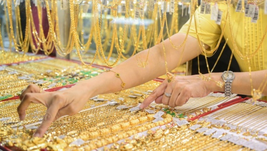 Giá vàng ngày 22/4: Vàng lao dốc mạnh, 'bốc hơi' gần 1 triệu đồng mỗi lượng