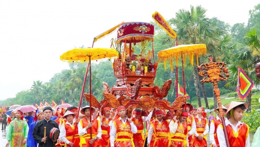 Độc đáo nghi thức rước kiệu về Đền Hùng tri ân công đức Tổ tiên