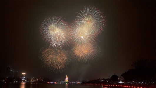 Rực rỡ đêm hội – Thành kính ngày Giỗ Tổ: Hành trình trở về cội nguồn đất Việt