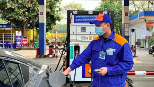 Giá xăng dầu đồng loạt tăng mạnh trước kỳ nghỉ lễ 30/4 và 1/5