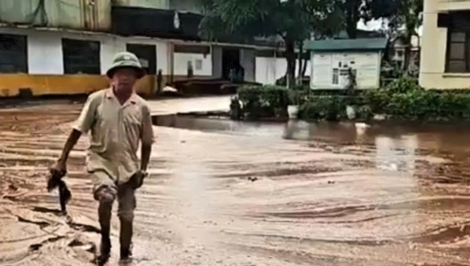 Nghệ An: Sét đánh khiến 2.000 tấn mật mía tràn ra ngoài