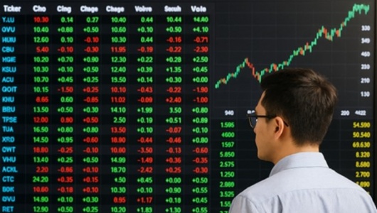 VN-Index thiết lập đỉnh 1.900 điểm: Dòng tiền phân hóa, nhà đầu tư nên làm gì?