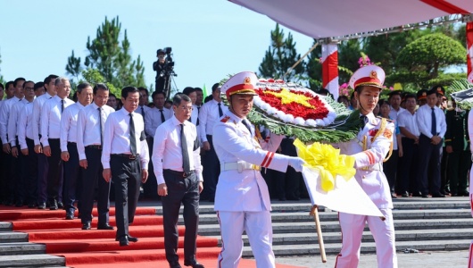 Thủ tướng Lê Minh Hưng dự lễ truy điệu và an táng hài cốt liệt sĩ tại tỉnh Quảng Trị