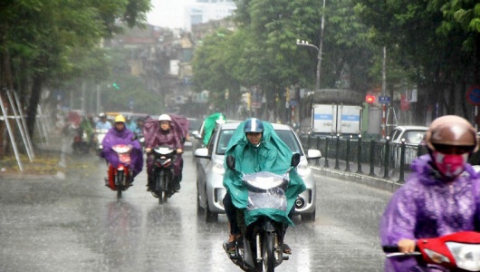Dự báo thời tiết ngày 5/6: Bắc Bộ có mưa dông rải rác, Trung Bộ nắng nóng