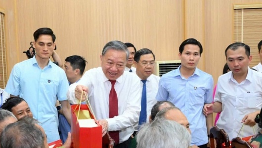 Tặng quà cho hơn 1,56 triệu người có công dịp 79 năm ngày Thương binh-Liệt sỹ